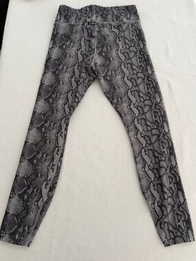 Lorna Jane Snake Print Full Length Leggings Size Small